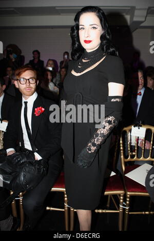 Dita Von Teese attends the presentation of Louis Vuitton Spring-Summer 2007  Ready-to-Wear collection held at the 'Petit Palais' in Paris, France, on  October 8, 2006. Photo by Khayat-Nebinger-Orban-Taamallah/ABACAPRESS.COM  Stock Photo - Alamy