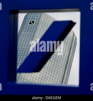 An illustration shows the headquarters of Deutsche Bank reflecting in a mirror with the banks's logo in Frankfurt/Main, Germany, 26 January 2012. Photo: Arne Dedert Stock Photo