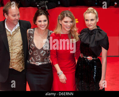 French actress Lea Seydoux, center, is interviewed during the premiere for  her movie 007: Spectre in Beijing, China, 12 November 2015 Stock Photo -  Alamy