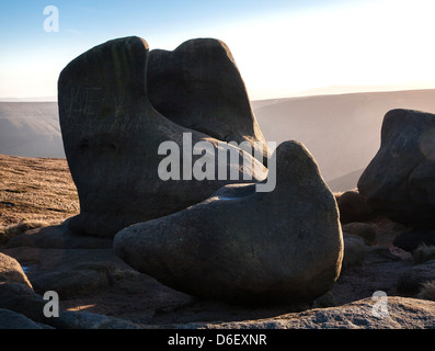 Sculptural rocks of Millstone Grit resembling Henry Moores on the edge of the Kinder Plateau in the Derbyshire Peak District Stock Photo