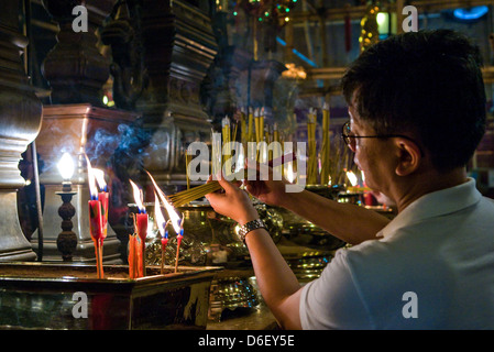 Hong Kong, worshipers in the Man Mo temple near Hollywood road Stock Photo