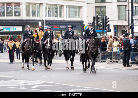 London Aldwych Strand Baroness Margaret Maggie Thatcher funeral cortege parade King's Troop Royal Horse Artillery Police Stock Photo