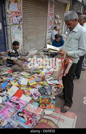 File:Daryaganj Book Market in Daryaganj, New Delhi 19.jpg - Wikimedia  Commons