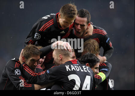 Stefan Reinartz, (L-R), Andre Schürrle goal scorer Michal Kadlec , Daniel Schwaab and Renato Augusto (top) of Leverkusen celebrates after scoring the 1:1 during the Champions League round of sixteen first leg soccer match between Bayer Leverkusen and FC Barcelona at the BayArena in Leverkusen, Germany, 14 February 2012. Photo: Federico Gambarini dpa/lnw Stock Photo