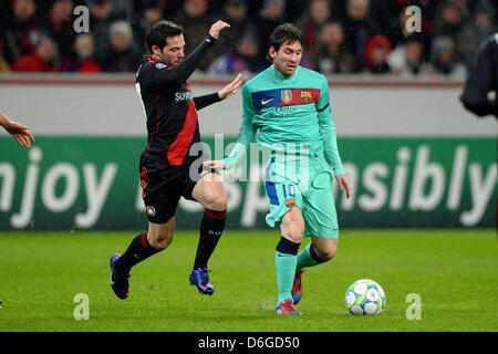Barcelona's Lionel Messi (R) vies for the ball with Leverkusen's Gonzalo Castro during the UEFA Champions League match between Bayer Leverkusen and FC Barcelona at the BayArena in Leverkusen, Germany, 14 February 2012. Photo: Revierfoto