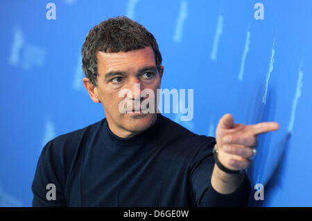 Spanish actor Antonio Banderas attends the photocall of the movie 'Haywire' during the 62nd Berlin International Film Festival, in Berlin, Germany, 15 February 2012. The movie is presented in the section Competition Special Screening at the 62nd Berlinale running from 09 to 19 February. Photo: Joerg Carstensen Stock Photo