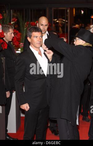Spanish actor Antonio Banderas (L) and festival director Dieter Kosslick (R) attend the premiere of 'Haywire' during the 62nd International Berlin Film Festival, Berlinale, at Berlinale Palast in Berlin, Germany, on 15 February 2012. Photo: Hubert Boesl Stock Photo