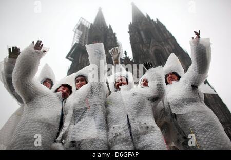 Carnivalists stand in front of the Cathedral in Cologne, Germany, 16 February 2012. The street carnival has begun and from Fat Thursday night, carnivalists symbolically take over the governance of the city. Photo: Olvier Berg Stock Photo