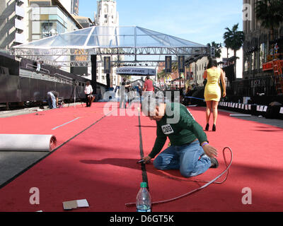 Workers prepare the red carpet in preparation for this year's Academy Award ceremony in front of the Hollywood & Highland Center, the former Kodak Theatre, in Los Angeles, USA, 22 February 2012. Hollywood is preparing for the 'summit of stars' at this year's upcoming 84th Academy Award ceremony on 26 February 2012. Photo: Barbara Munker Stock Photo