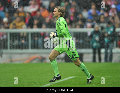 Schalke's goalkeeper Timo Hildebrand is pictured during the Bundesliga soccer match between FC Bayern Munich and FC Schalke 04 at Allianz Arena in Munich, Germany, 26 February 2012. Photo: Peter Kneffel Stock Photo