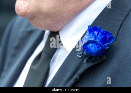 Ludgate Circus, London, UK, 17 April 2013.The Funeral of Baroness Thatcher passes through Ludgate Circus where protestors mingle with mourners.Credit: Guy Bell/Alamy Live News Stock Photo