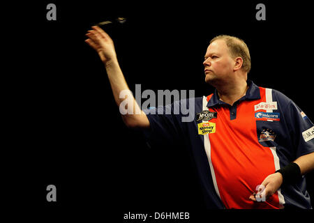 RAYMOND VAN BARNEVELD in action against MICHAEL VAN GERWEN Week 11 of the McCoy’s Premier League Darts at The O2, Dublin, Stock Photo