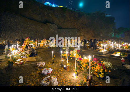 North America, Mexico, Michoacan state, Patzcuaro, Dia de Muertos, Day of the Dead celebrations in a cemetery in Tzintzuntzan Stock Photo