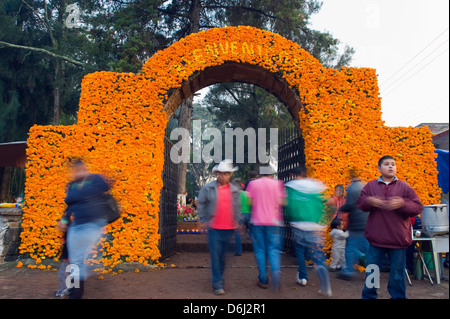 North America, Mexico, Michoacan state, Patzcuaro, Dia de Muertos, Day of the Dead celebrations in a cemetery in Tzintzuntzan Stock Photo