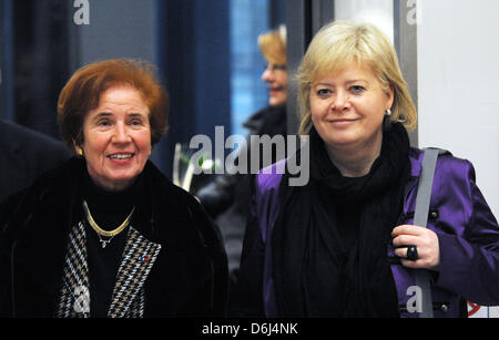 Gesine Loetzsch (R), federal chairwoman for The Left Party, and Beate Klarsfeld, candidate of the Left Party for German President, arrive for a meeting of the Berlin Left Party in Berlin, Germany, 02 March 2012. The Left Party in Berlin invited the other factions to meet the candidate. Photo: MAURIZIO GAMBARINI Stock Photo