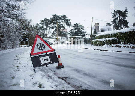 Roadsign warning of ice and icy conditions on a road in Bristol, England, UK Stock Photo