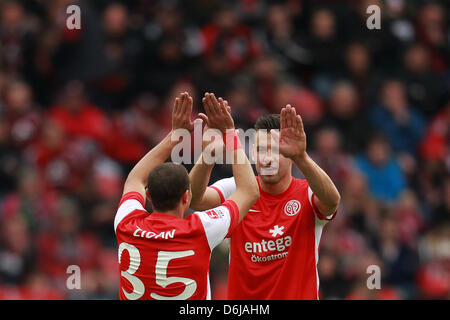 Mainz's Mohamed Zidan (L) celebrates his 2-0 goal with Adam Szalai during the German Bundesliga match between FSV Mainz and FC Nuremberg at Coface Arena in Mainz, Germany, 10 March 2012. Photo: Fredrik Von Erichsen (ATTENTION: EMBARGO CONDITIONS! The DFL permits the further utilisation of the pictures in IPTV, mobile services and other new technologies only no earlier than two hour Stock Photo