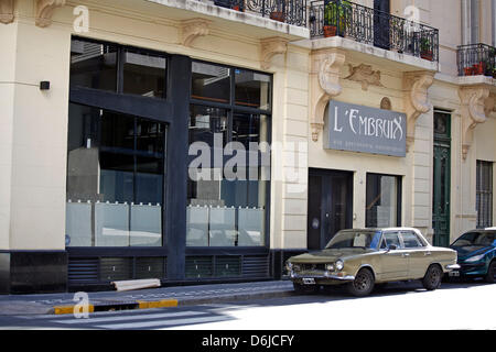 (FILE) - An archive picture, dated 16 November 2008, shows a vintage car parked on a street in the traditional neighbourhood of San Telmo in Buenos Aires, Argetina. Around 13 million people live in the wider metreopolitan area of Buenos Aires. Photo: Jan Woitas Stock Photo