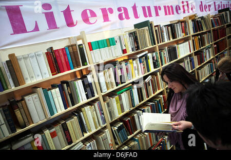 A visitor browses books at the Leipzig Book Fair in Leipzig, Germany, 16 March 2012. Around 160,000 visitors are expected to the Leipzig Book Fair with 2071 publishers from 44 countries from 15 until 18 March. Photo: JAN WOITAS Stock Photo