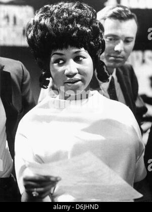 (file) - A dpa file picture dated 13 May 1968 shows American soul singer Aretha Franklin during the taping of a television show in a studio in Cologne, Germany. On 25 March 2012 the legendary singer turns 70. Photo: dpa Stock Photo