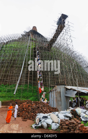 Workers and scaffolding on the Abhayagiri Dagoba, Anuradhapura, UNESCO World Heritage Site, Sri Lanka, Asia Stock Photo