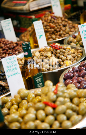 Olives stall, Shuk HaCarmel (Carmel Market), Tel Aviv, Israel, Middle East Stock Photo