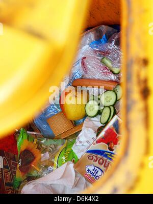 (dpa FILE) - An archive picture, dated 4 June 2008, shows a garbage can filled with food in Frankfurt, Germany. German Federal Ministry of Food, Agriculture and Consumer Protection, Ilse Aigner, commissioned a study into the waste of food in Germany. Photo: Marius Becker Stock Photo