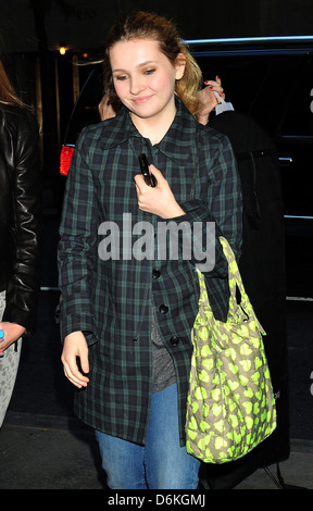 Abigail Breslin leaving NBC studios in Manhattan New York City, USA - 25.10.11 Stock Photo