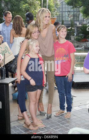 Heidi Klum Celebrities at The Grove to film an appearance for the entertainment television news programme 'Extra' Los Angeles, California - 14.09.11 C Stock Photo