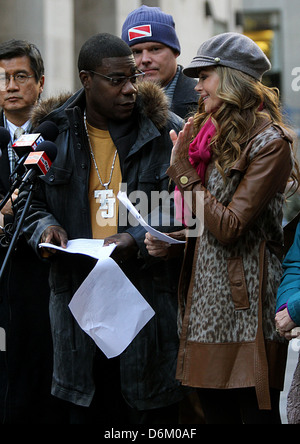 Tracy Morgan and Denise Richards on location at Rockefeller Center shooting '30 Rock' New York City, USA - 17.10.11 Stock Photo