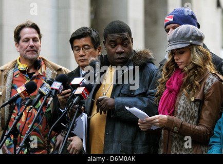 Tracy Morgan and Denise Richards on location at Rockefeller Center shooting '30 Rock' New York City, USA - 17.10.11 Stock Photo