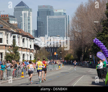London, UK. 21st April, 2013. London Virgin Marathon 2013 - 16th mile, Canary Wharf. Stock Photo