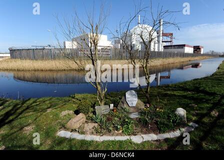 Brokdorf, Germany, 21 April 2013. Memorial for the victims of Chernobyl stands on a meadow near the nuclear power plant in Brokdorf, Germany, 21 April 2013. Protesters remind of the Chernobyl nuclear power plant 27 years ago. PHOTO: CARSTEN REHDER/dpa/Alamy Live News Stock Photo