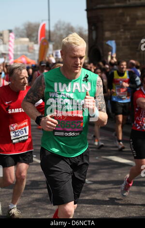 London, UK. 21st April 2013 - Iwan Thomas MBE runs the 2013 London Marathon Stock Photo