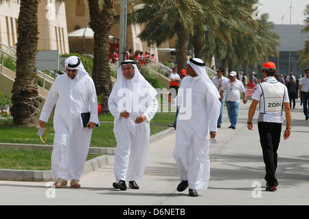 Manam, Bahrain. 20th April, 2013. Motorsports: FIA Formula One World Championship 2013, Grand Prix of Bahrain,  Arabische Maenner Arabic Men Stock Photo