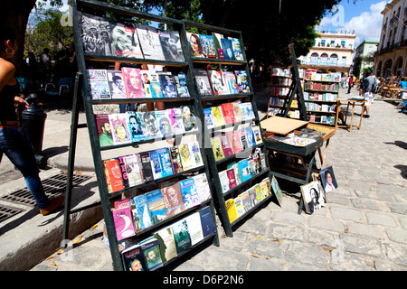 Cuban city of Havana, La Habana, Cuba, South America, Latin America. Market of used and rare vintage books in Plaza de Armas Stock Photo