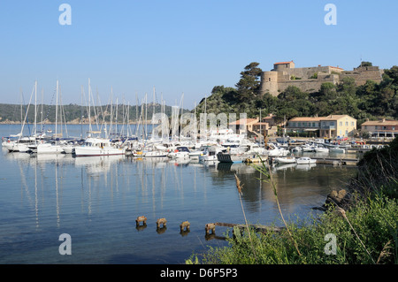 Sailing yachts at Port Cros Island in front of Fort de l'Eminence castle, Hyeres archipelago, Var, Provence, Cote d'Azur, France Stock Photo