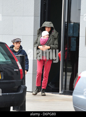 Jennifer Connelly and son Paul Bettany and Jennifer Connelly out and about with their children in Liverpool. Paul has been Stock Photo