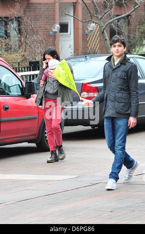 Jennifer Connelly and son Paul Bettany and Jennifer Connelly out and about with their children in Liverpool. Paul has been Stock Photo