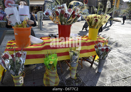 Barcelona, Spain. 23rd April, 2013. The celebration of Saint George is one of the most important festivals of Catalonia and Barcelona. Tradition dictates giving roses for women and books for men but in recent times given away both interchangeably. It is also the day of love in Catalunya and the day when Cervantes & Shakespeare died. Stock Photo