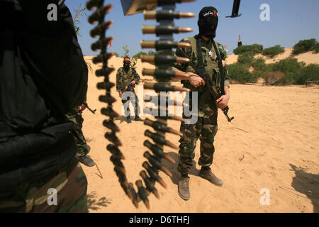 April 23, 2013 - Rafah, Gaza Strip, Palestinian Territory - Palestinian militants from the National Resistance Brigades the armed wing of the Democratic Front for the Liberation of Palestine, take position during a military exercise refresher in Rafah town in the souther west of Gaza strip on, April 23, 2013  (Credit Image: © Eyad Al Baba/APA Images/ZUMAPRESS.com) Stock Photo