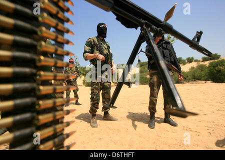 April 23, 2013 - Rafah, Gaza Strip, Palestinian Territory - Palestinian militants from the National Resistance Brigades the armed wing of the Democratic Front for the Liberation of Palestine, take position during a military exercise refresher in Rafah town in the souther west of Gaza strip on, April 23, 2013  (Credit Image: © Eyad Al Baba/APA Images/ZUMAPRESS.com) Stock Photo