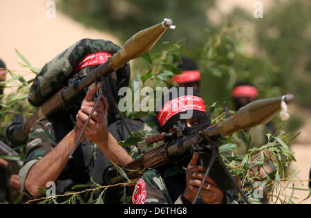 April 23, 2013 - Rafah, Gaza Strip, Palestinian Territory - Palestinian militants from the National Resistance Brigades the armed wing of the Democratic Front for the Liberation of Palestine, take position during a military exercise refresher in Rafah town in the souther west of Gaza strip on, April 23, 2013  (Credit Image: © Eyad Al Baba/APA Images/ZUMAPRESS.com) Stock Photo