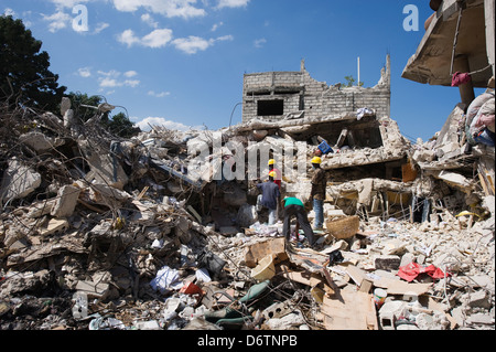 salvage and reconstruction work, January 2010 earthquake damage, Port au Prince, Haiti, Caribbean Stock Photo