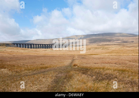 Ribblehead viaduct, Blea moor and Whernside Stock Photo