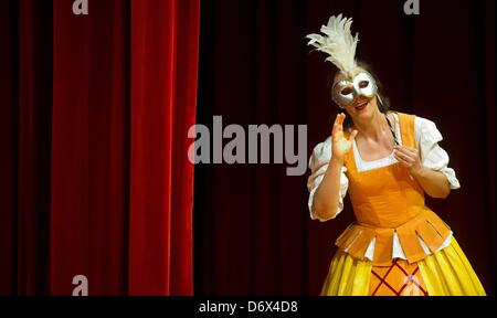 An actress from the Potsdam Ensemble I Confidenti show an excerpt of the play 'Hunger and Love' during a press performance at the Palace Theatre at Neuen Palais at Park Sanssouci in Potsdam, Germany, 24 April 2013.  The Baroque Theatre Summer Sanssouci 2013 is this year dedicated to the Commedia dell'Arte: 'Hunger and Love' (I casi della fame dell'amore) is the musical farce, in which the famous masks and characters of the Comedie Italienne are encountered. Photo: Patrick Pleul Stock Photo