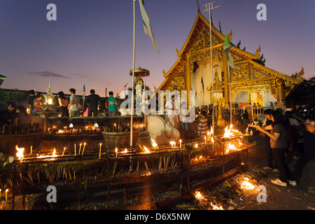 People burn incense sticks and pray for wealth at Guiyuan Buddhist ...