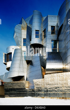 Weisman Art Museum of the University of Minnesota campus in Minneapolis, USA, designed by architect Frank Gehry Stock Photo