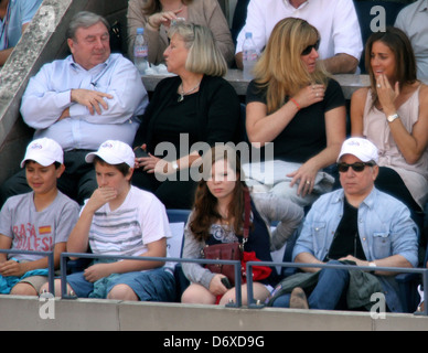 Paul Simon watches Novak Djokovic of Serbia play against Rafael Nadal of Spain during the Men's Final on Day 15 of US Open Stock Photo