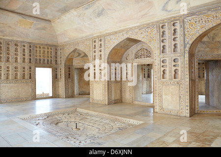 Agra, Red Fort - interior of the Khas Mahal central pavilion with indoor fountain and stone reliefs, Agra, India Stock Photo